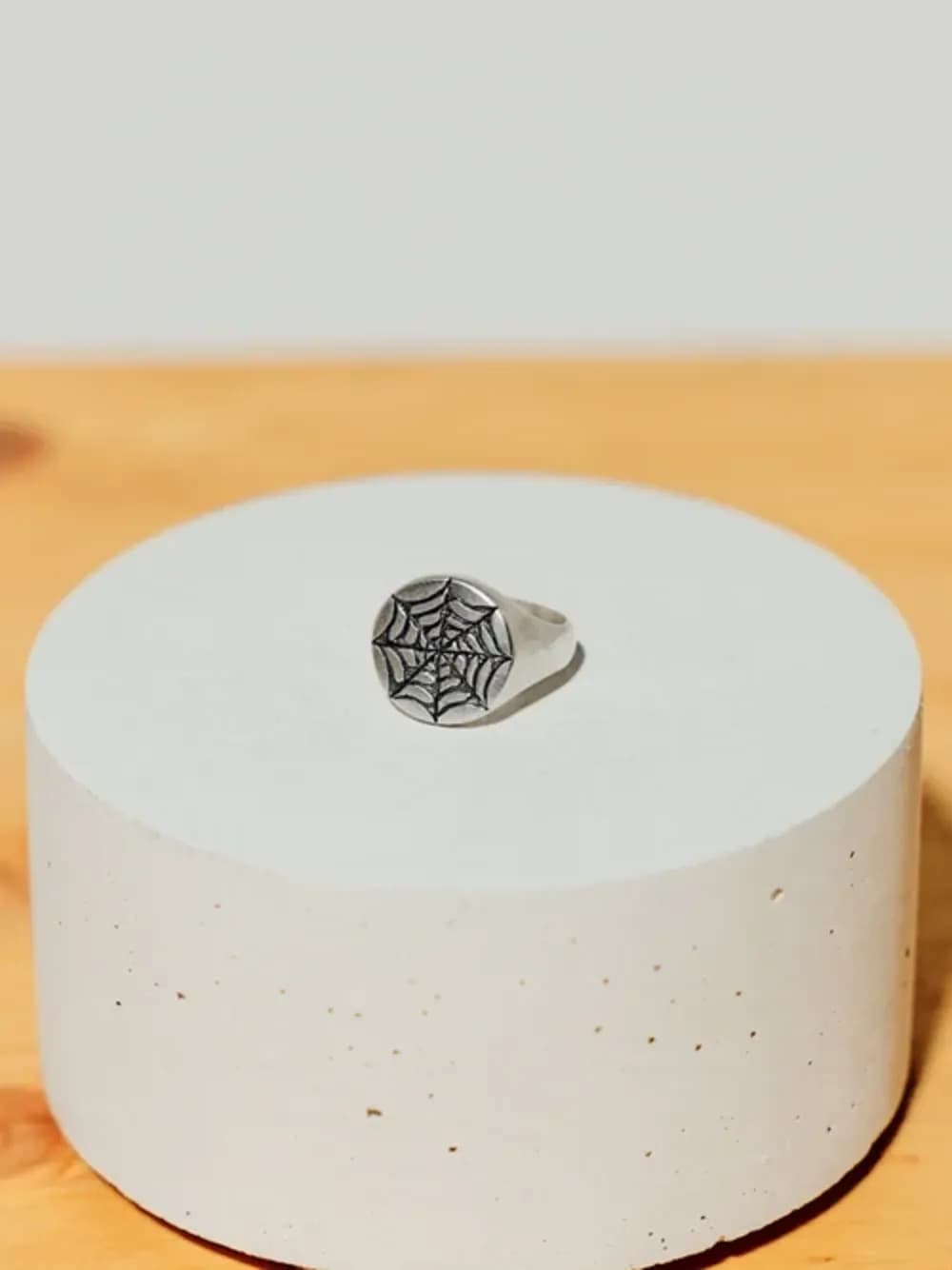 Spider-web Signet ring